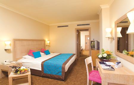 Hotel Crystal de Luxe Resort & Spa slide 5