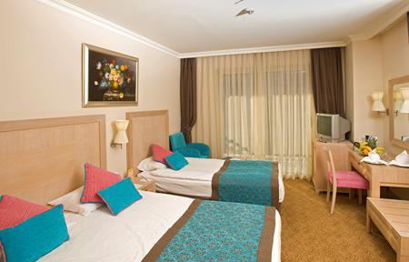 Hotel Crystal de Luxe Resort & Spa slide 4