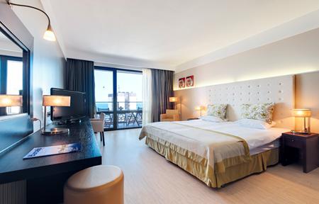 Hotel Barceló Royal Beach slide 2