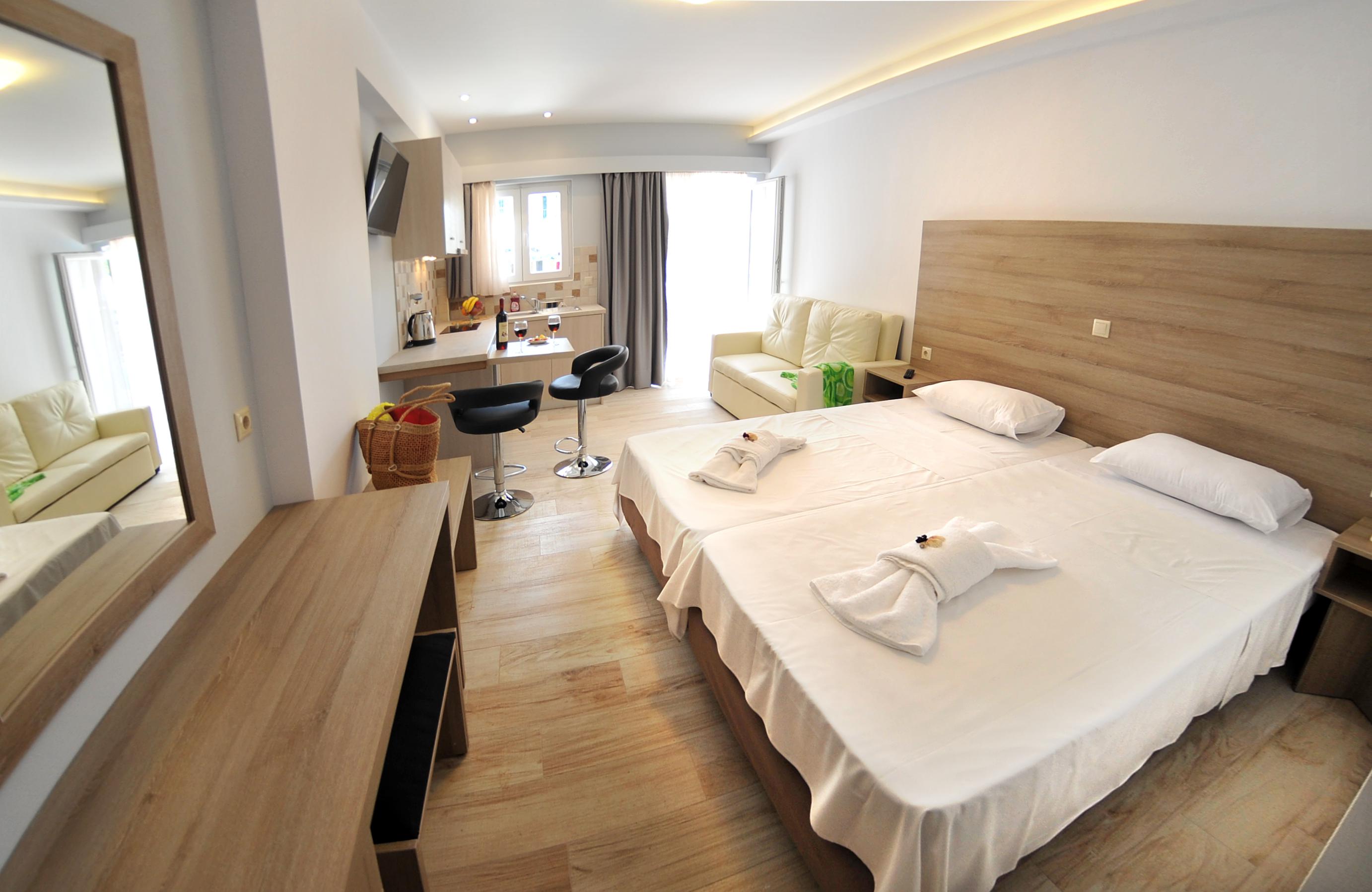 Studio's Aggelos Deluxe slide 5