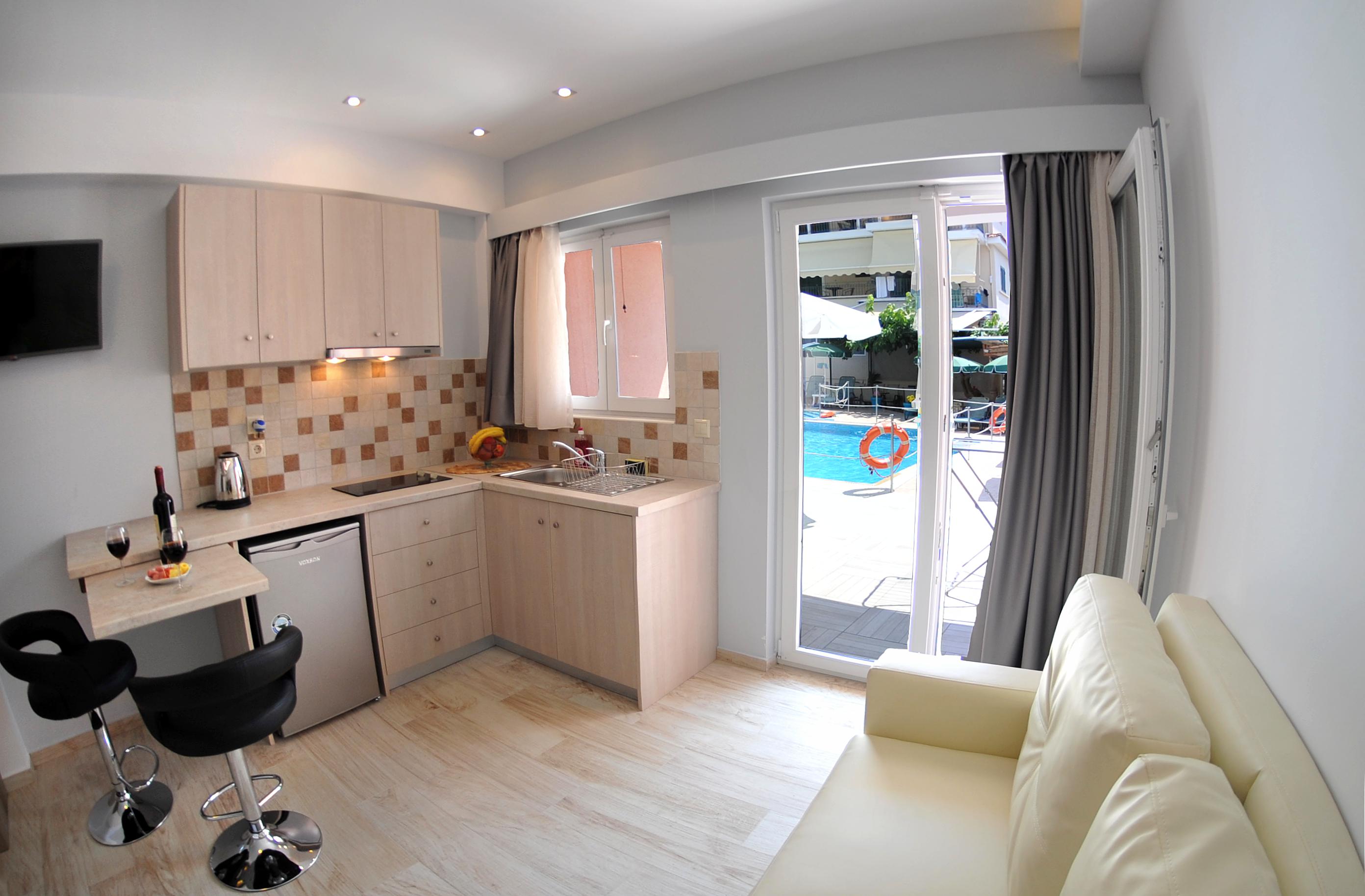 Studio's Aggelos Deluxe slide 4