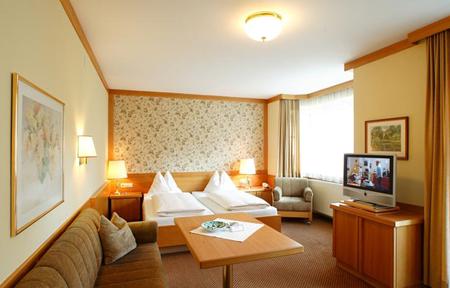 Hotel Österreichischer Hof slide 3