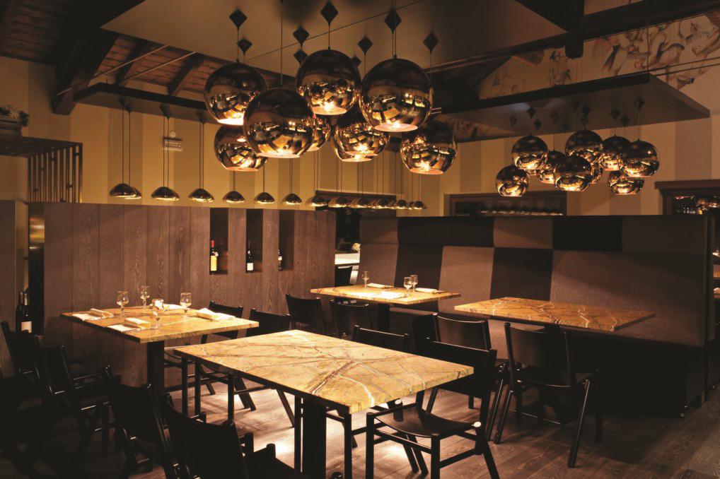 Alexander Charme Hotel  slide 3