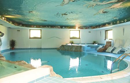 Alexander Charme Hotel slide 5