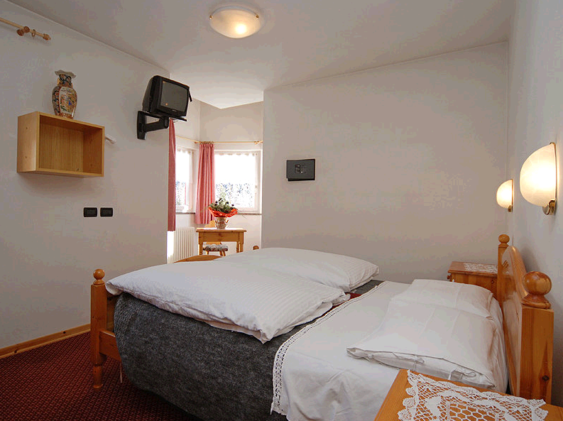 Hotel Garni Letizia slide 4