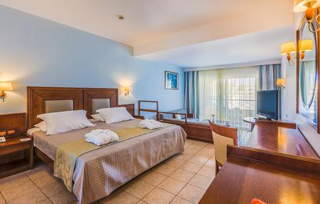 Kipriotis Maris Suites slide 4