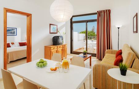 Hotel H10 Suites Lanzarote Gardens slide 3