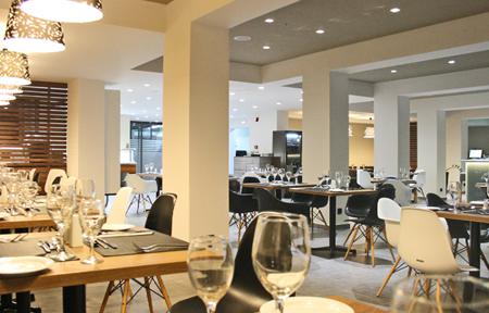 Amphitryon Hotel slide 3