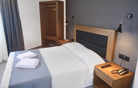 Amphitryon Hotel slide 2