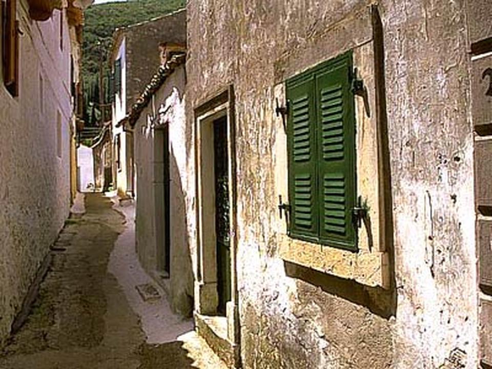 Ermones Foto: 3 af 4