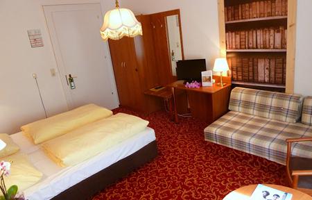 Hotel Mozart slide 3