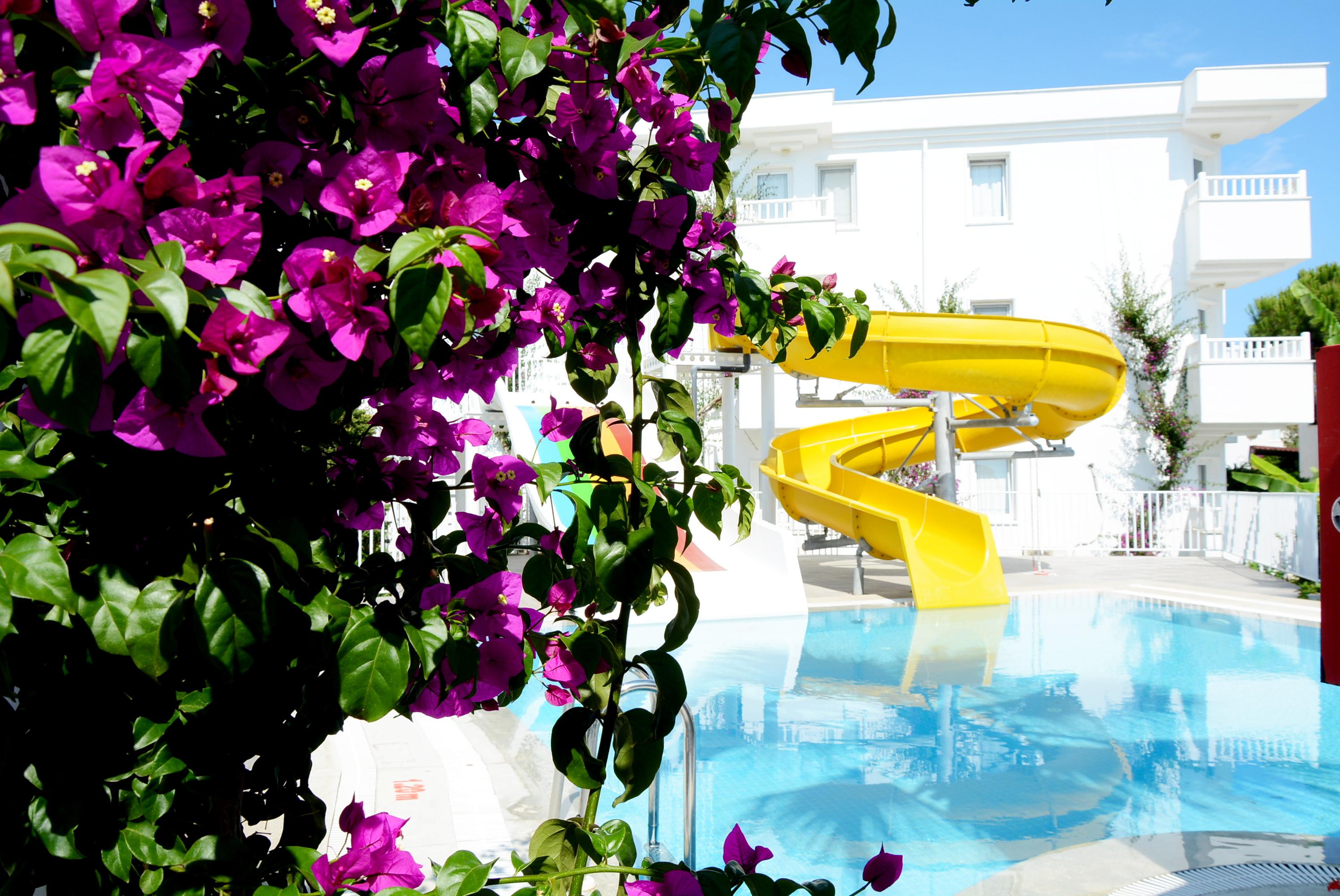 Hotel Bendis Beach slide 2