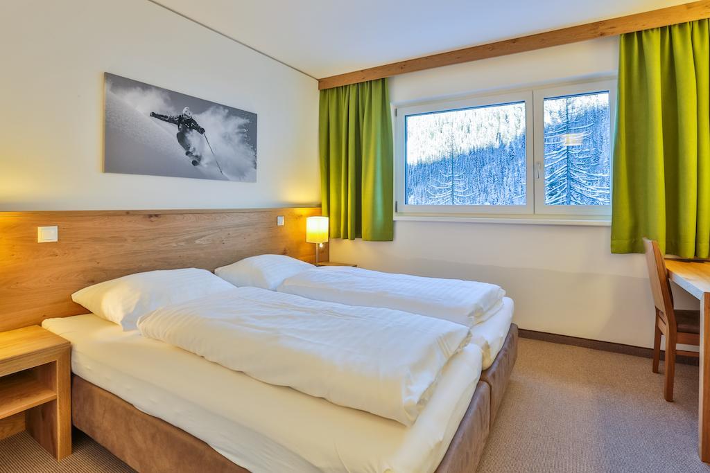 Hotel Lizum 1600 Snowsport Tirol  slide 2