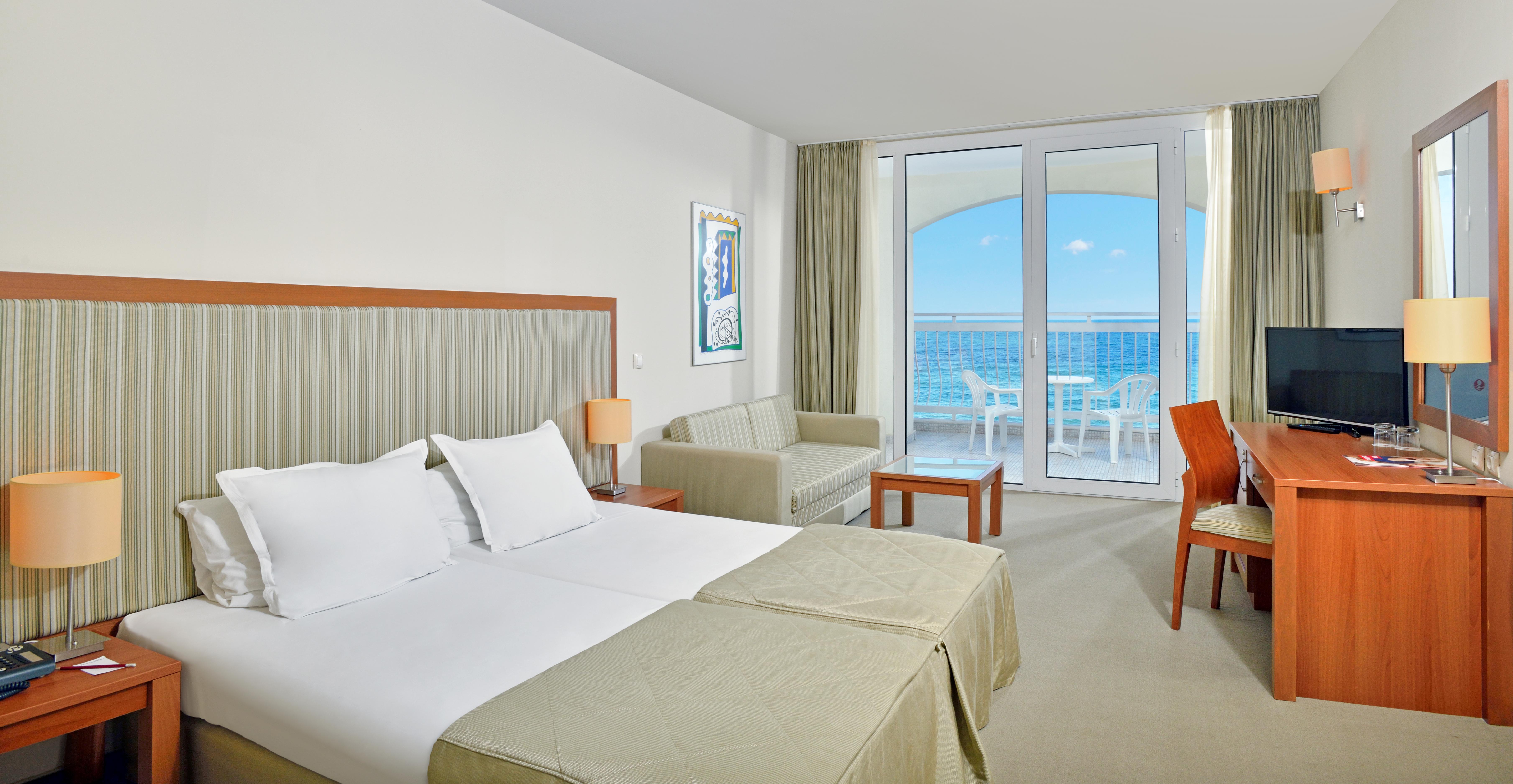 Hotel Sol Luna Bay Resort slide 4