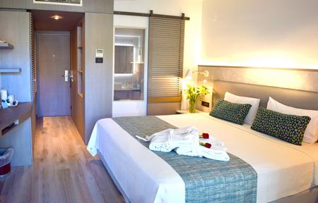 Hotel Minos Mare Beach slide 3