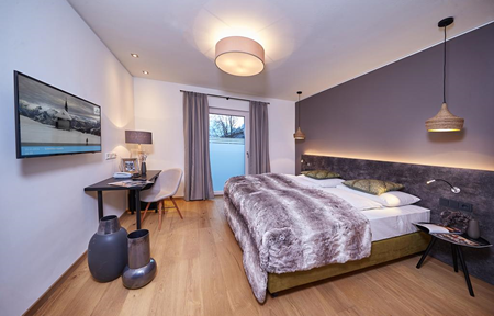 Hotel Two Timez  slide 2