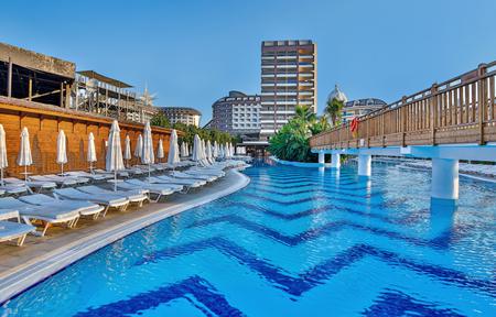 Hotel Saturn Palace Resort  slide 2