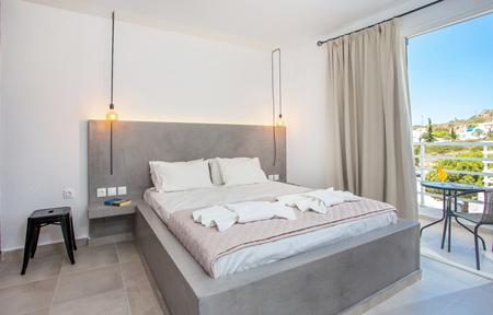 Studios Anika slide 2