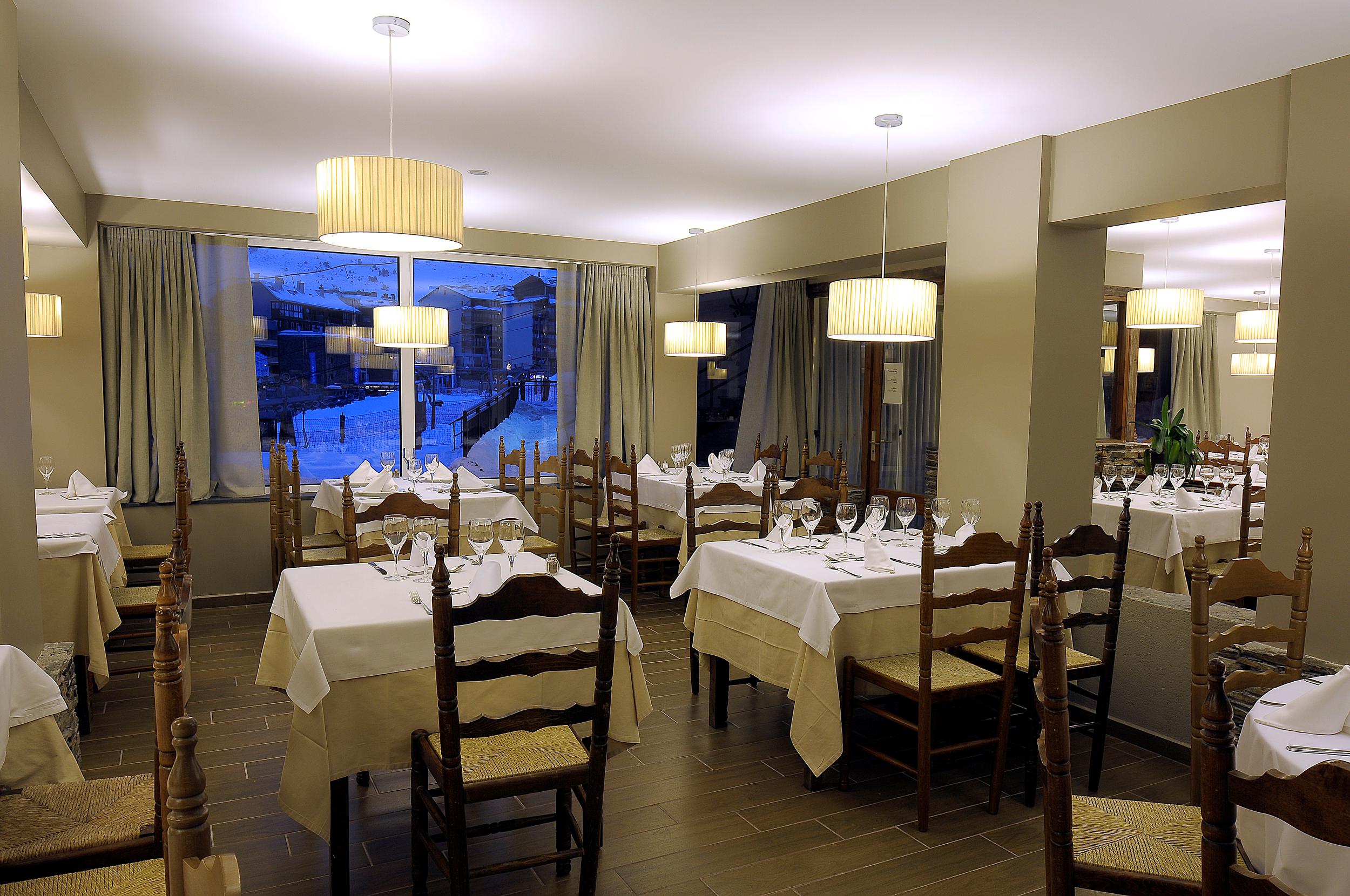 Hotel Kandahar slide 3