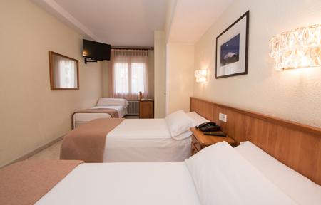 Hotel Evenia Oros slide 3