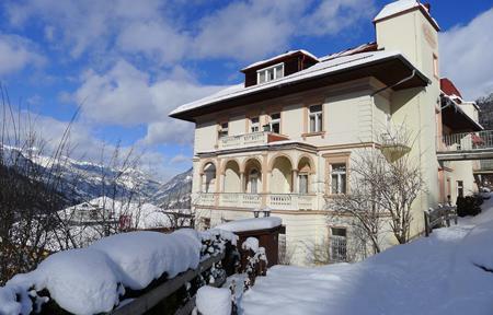 Villa Excelsior slide 1