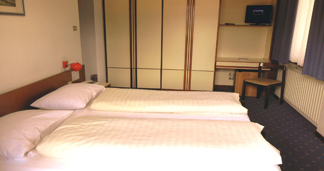 Hotel Bologna slide 3