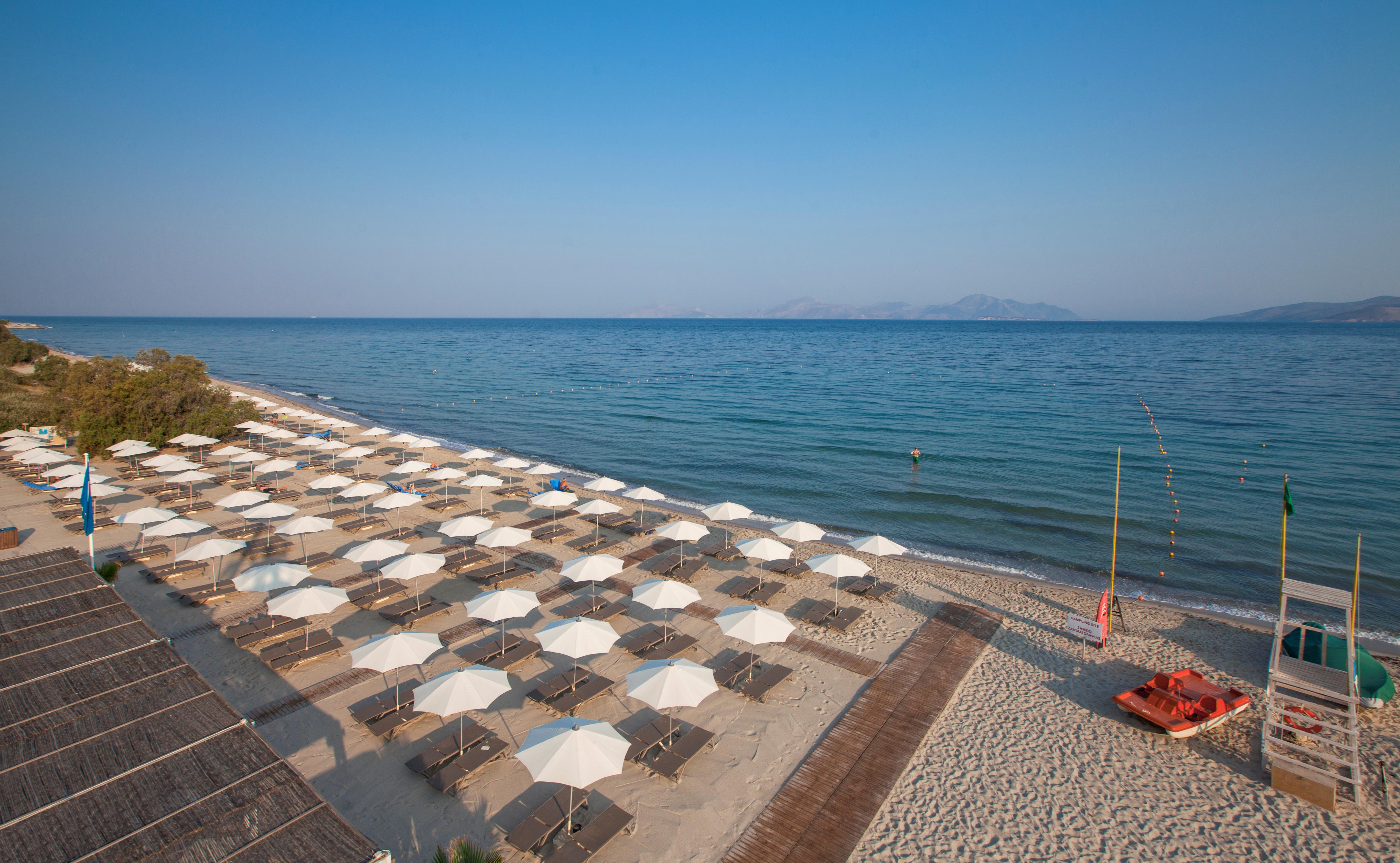 Hotel & Bungalows Caravia Beach slide 2