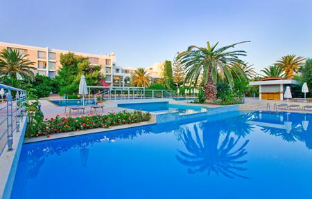 Hotel & Bungalows Caravia Beach slide 1