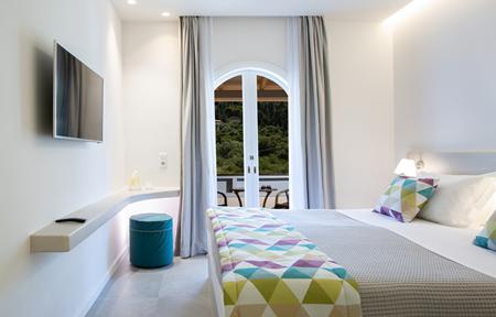 Odyssey Aparthotel  slide 3