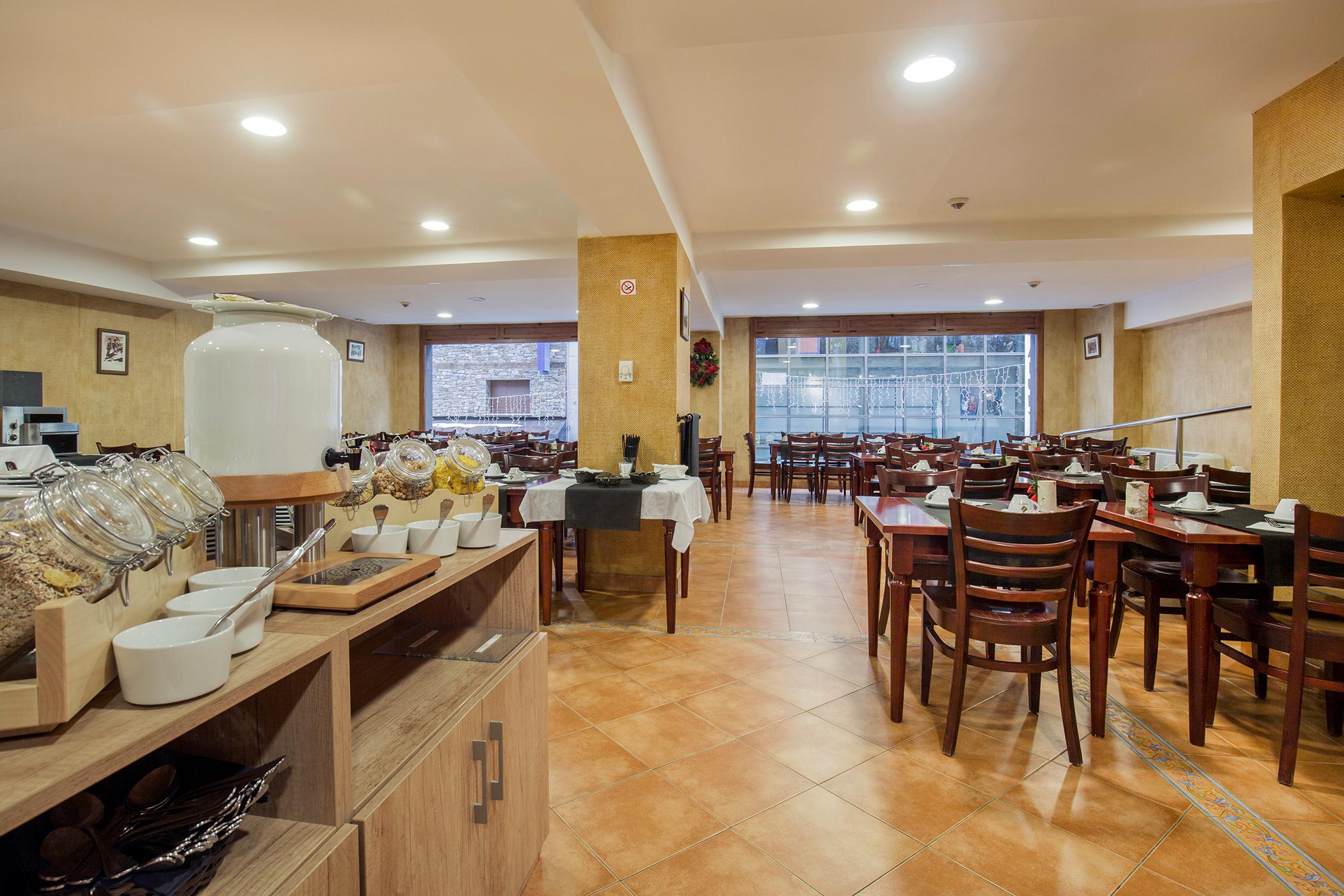 Hotel Catalunya Ski slide 4