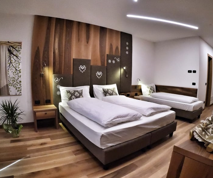 Hotel Cristallo slide 4