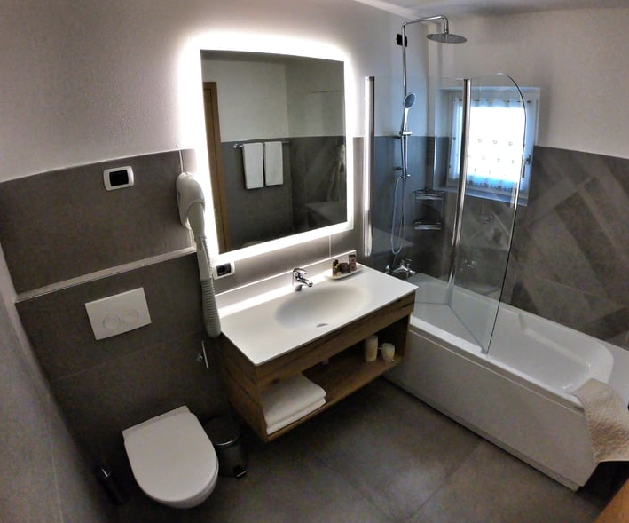 Hotel Cristallo slide 5