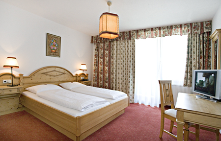 Hotel Neue Post slide 2