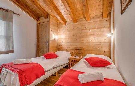 Chalet Whistler slide 4