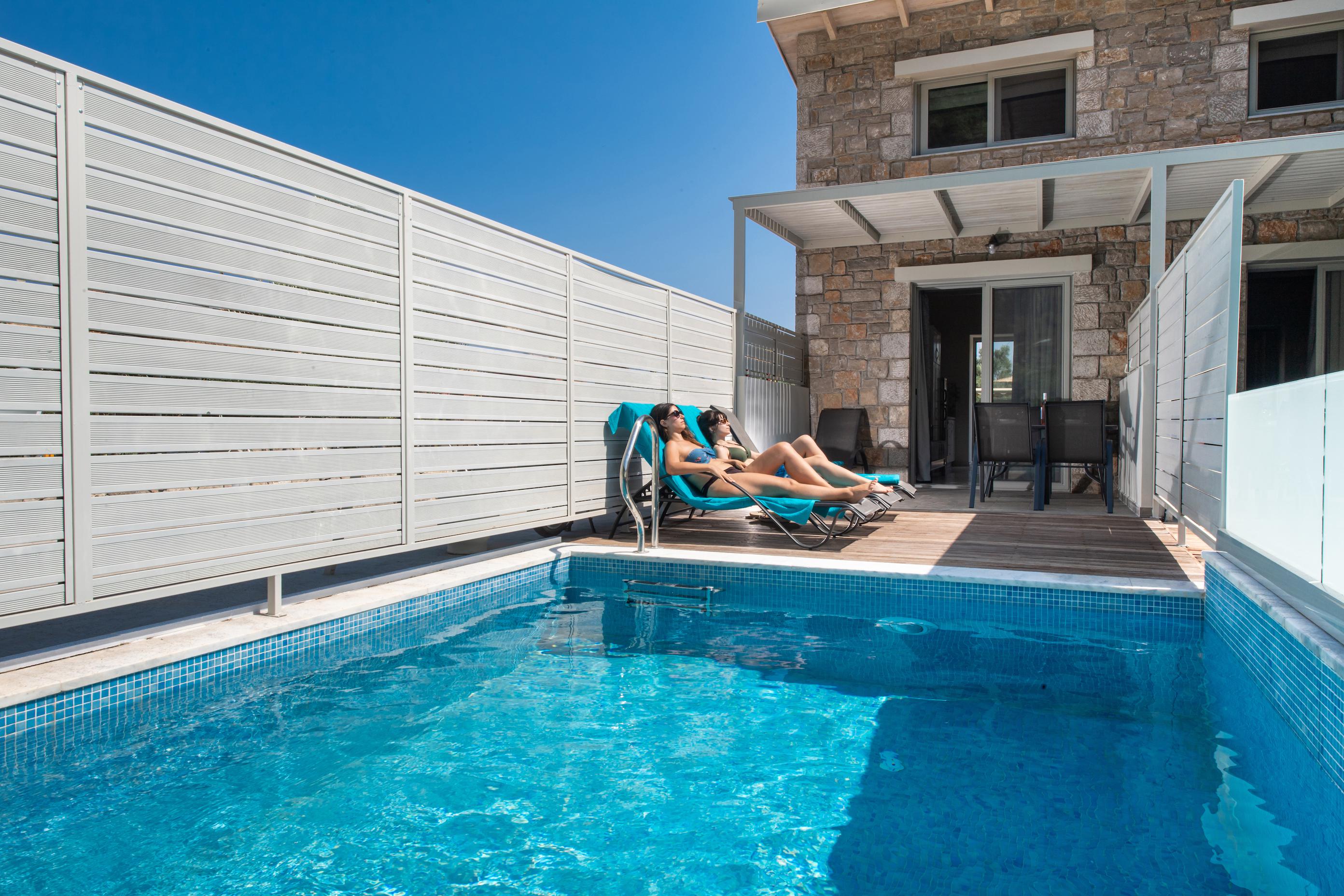 Kastro Maistro Suites med privat pool slide 2