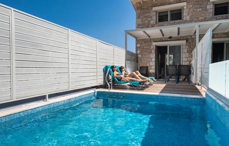 Kastro Maistro Suites med privat pool slide 2