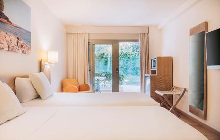 Iberostar Waves Pinos Park slide 3