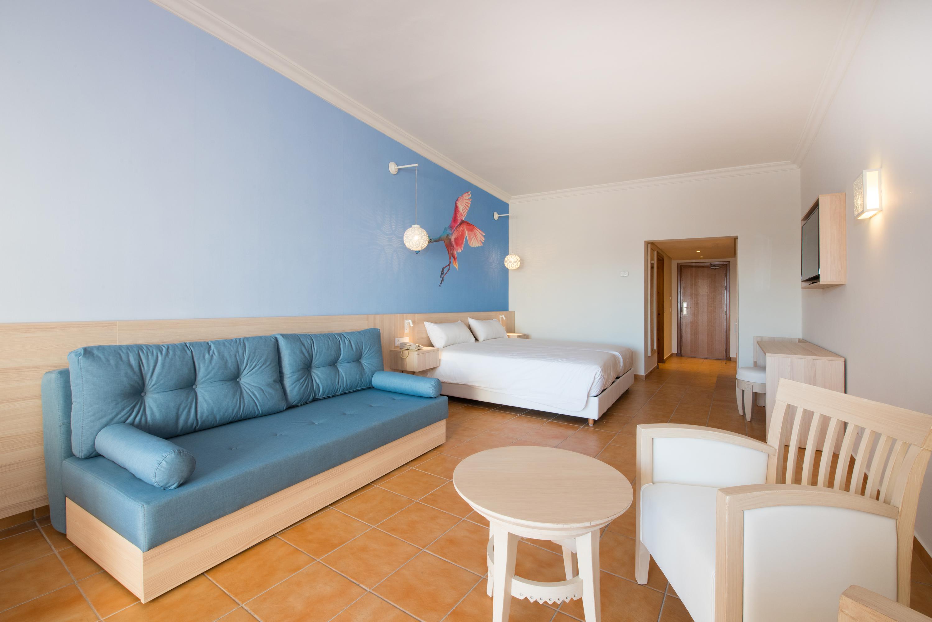 Iberostar Waves Founty Beach slide 4