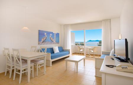 Iberostar Waves Ciudad Blanca slide 4