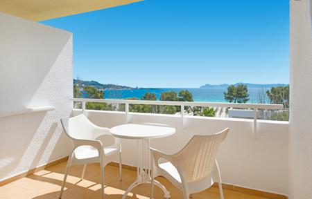 Iberostar Waves Ciudad Blanca slide 5