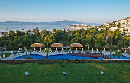 Hotel Bellazure slide 2