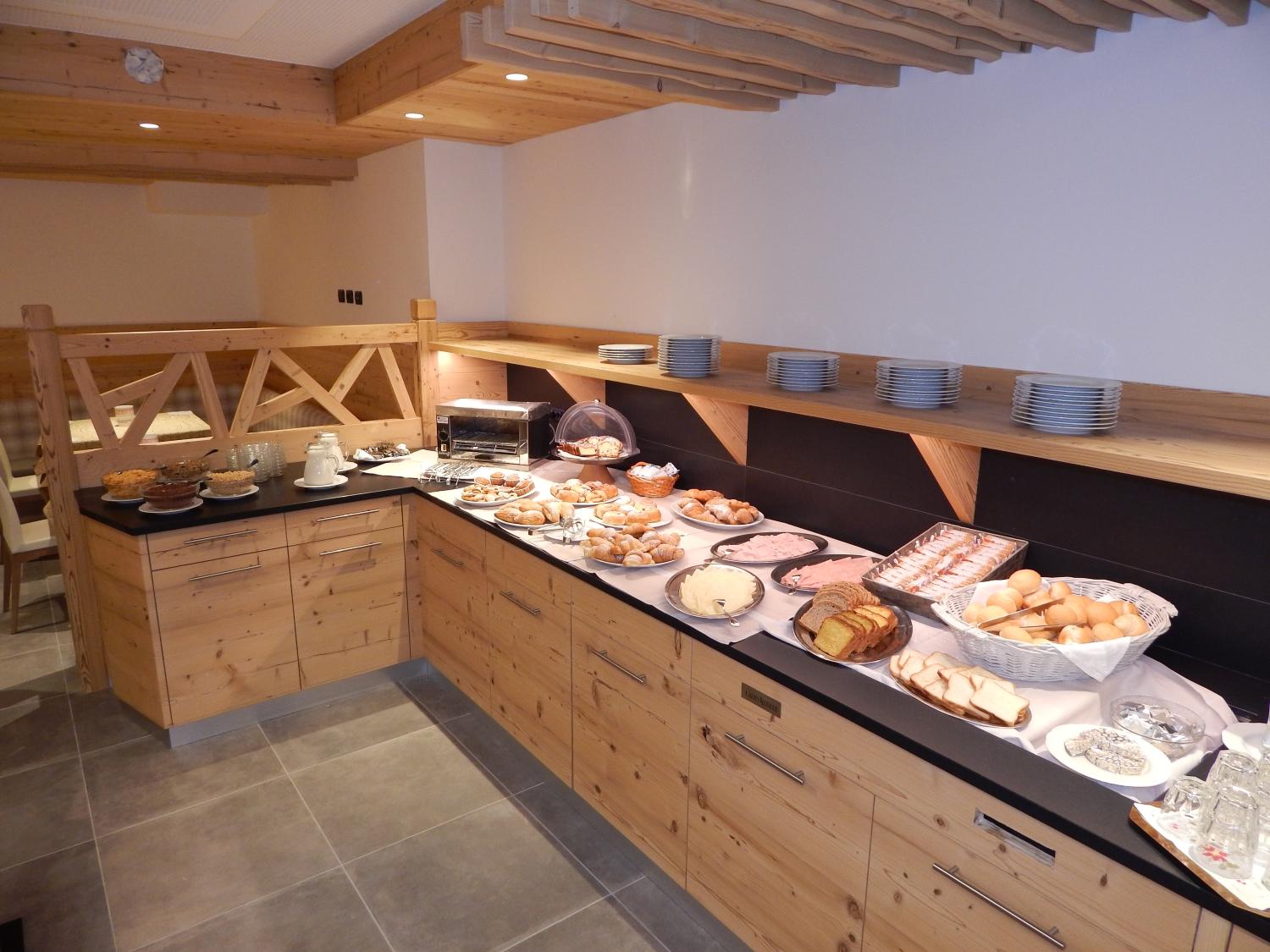 Hotel Canada slide 4