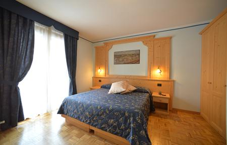 Hotel Canada slide 2