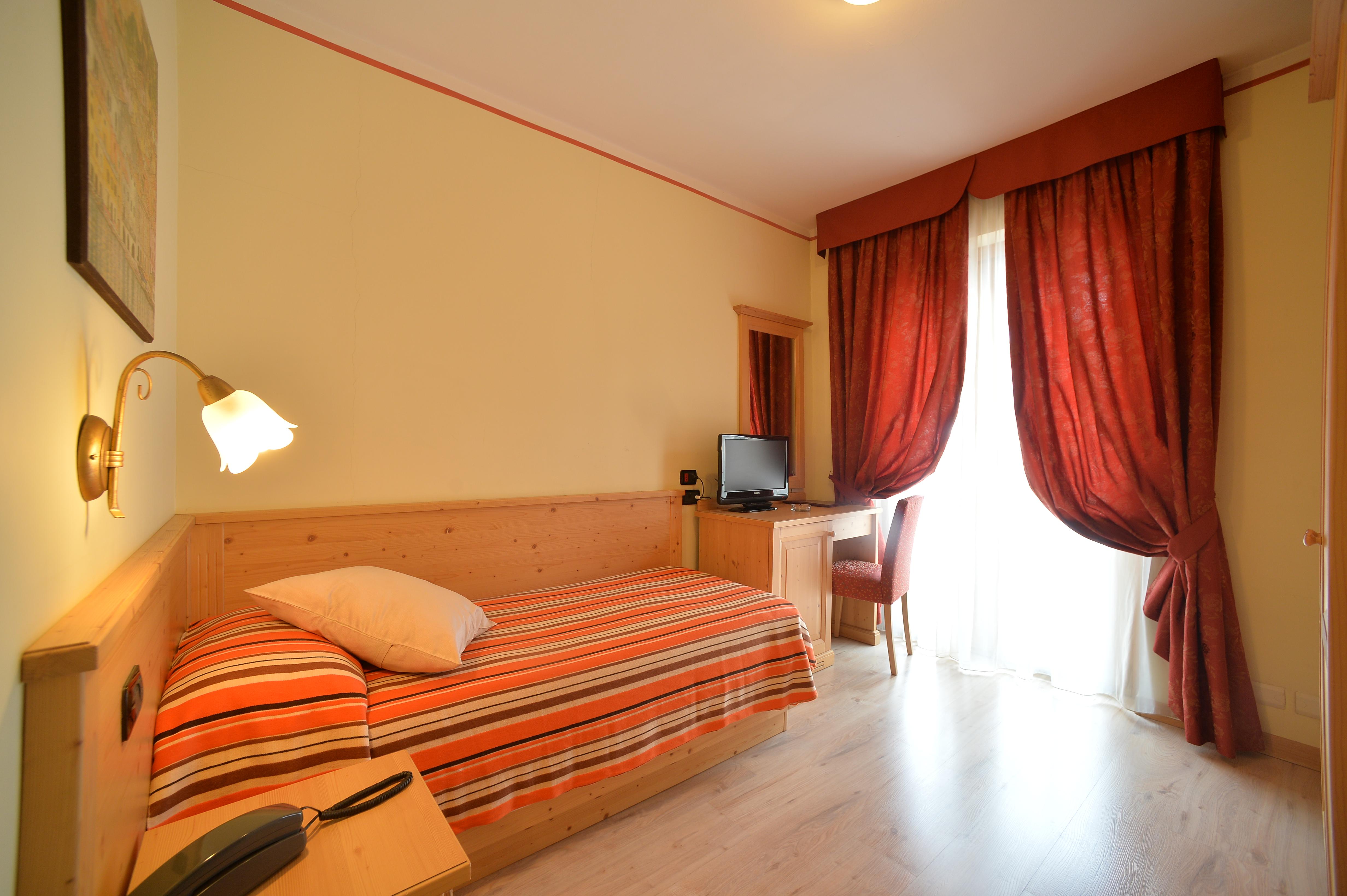 Hotel Canada slide 5