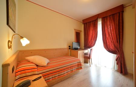 Hotel Canada slide 5