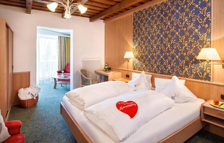 Familien-Erlebnishotel Hinteregger  slide 2