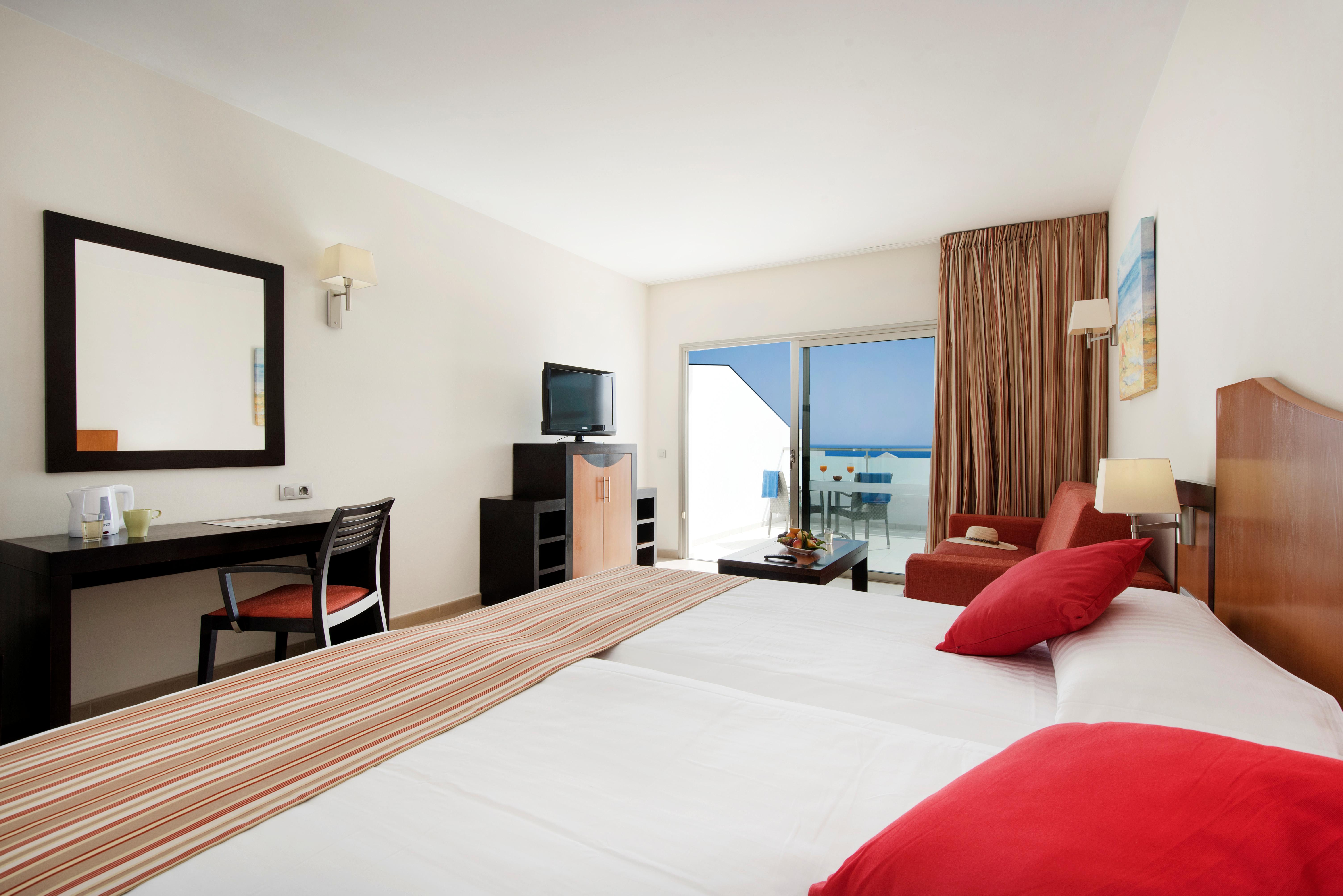 Hotel Lanzarote Village slide 5