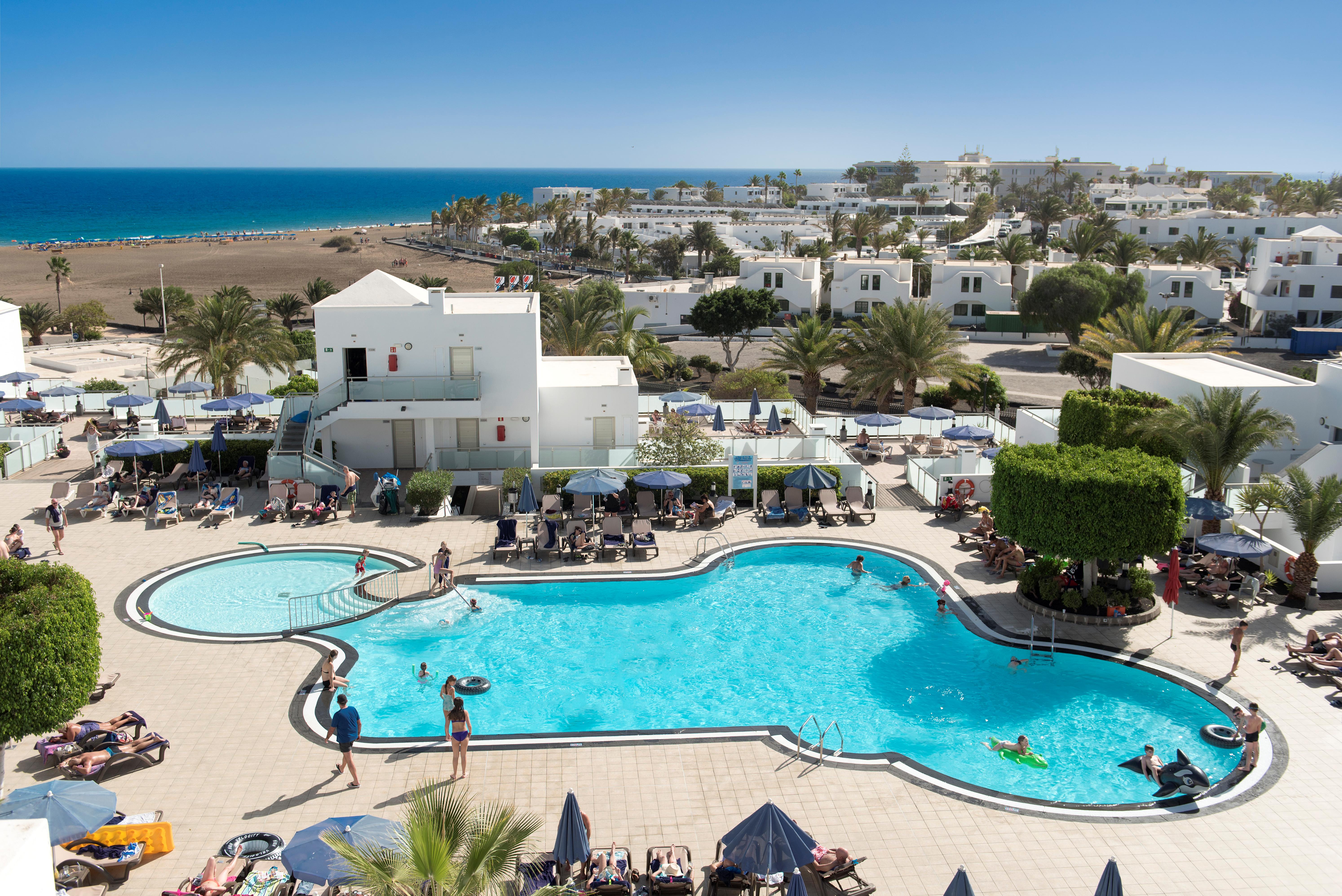 Hotel Lanzarote Village slide 3