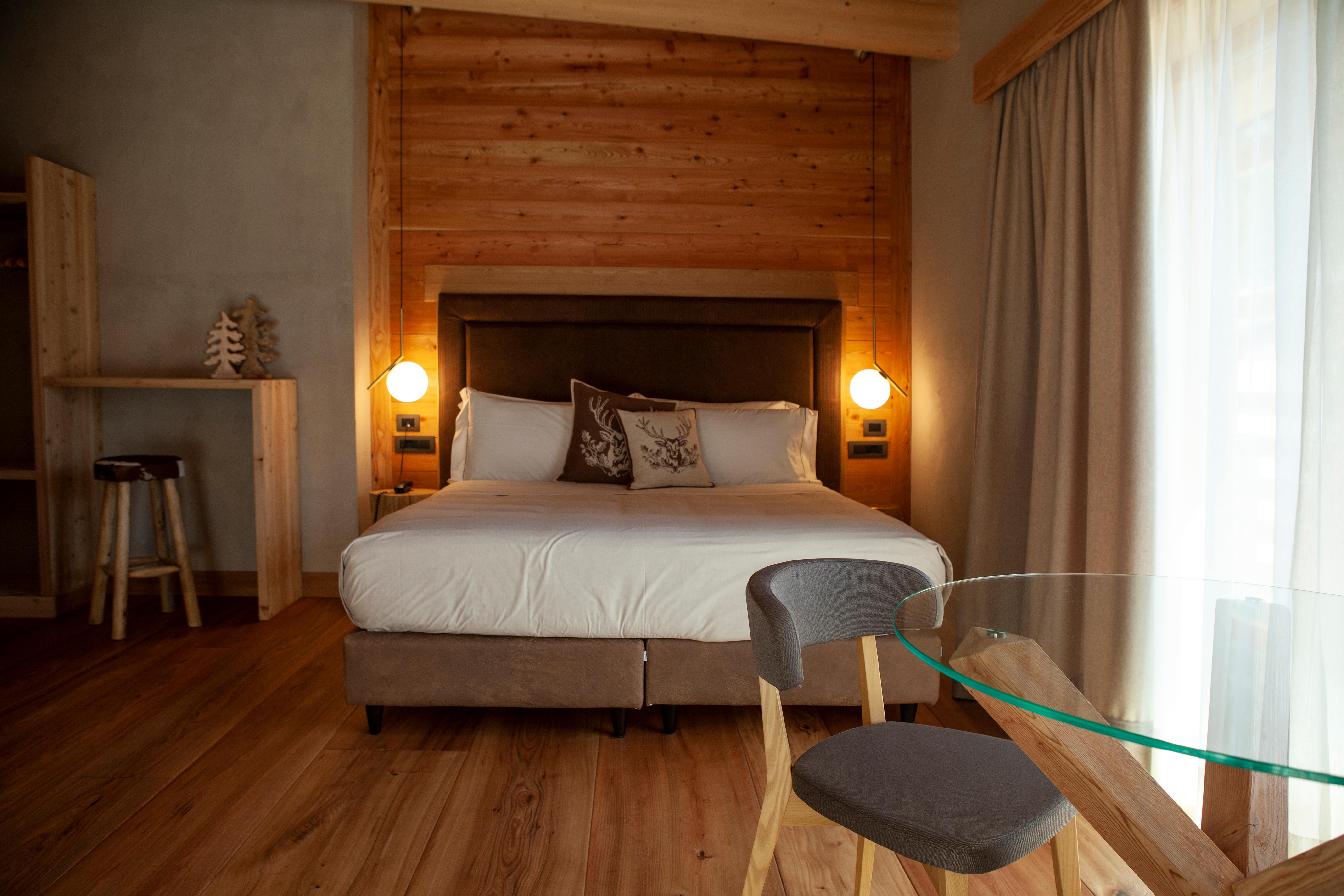 Au Charmant Petit Lac Spa & Park Hotel slide 5