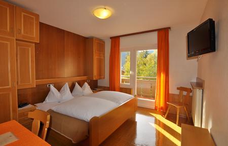 Garni Pe de Munt slide 2